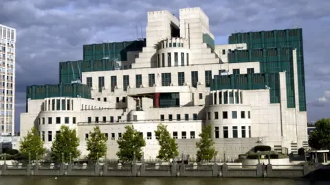 MI6 Launches Deep Web Gateway to Recruit Agents in Russia